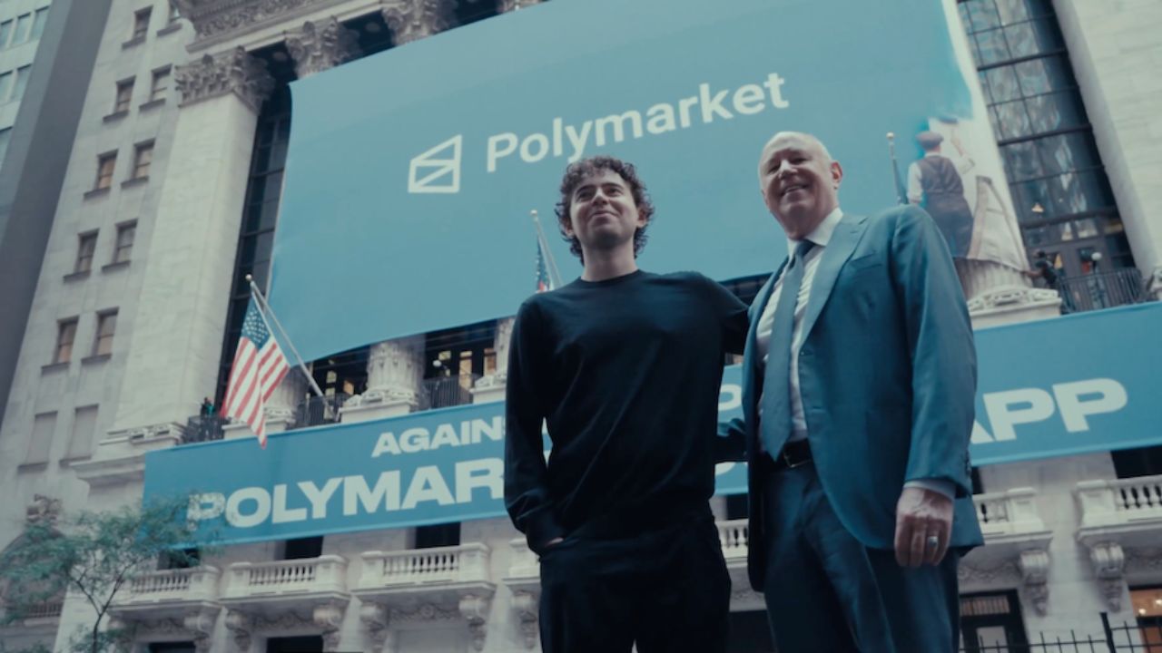 Nhà sáng lập Polymarket, Shayne Coplan (trái) và CEO Intercontinental Exchange, Jeffrey Sprecher (phải) sau thương vụ trị giá 2 tỷ đô la